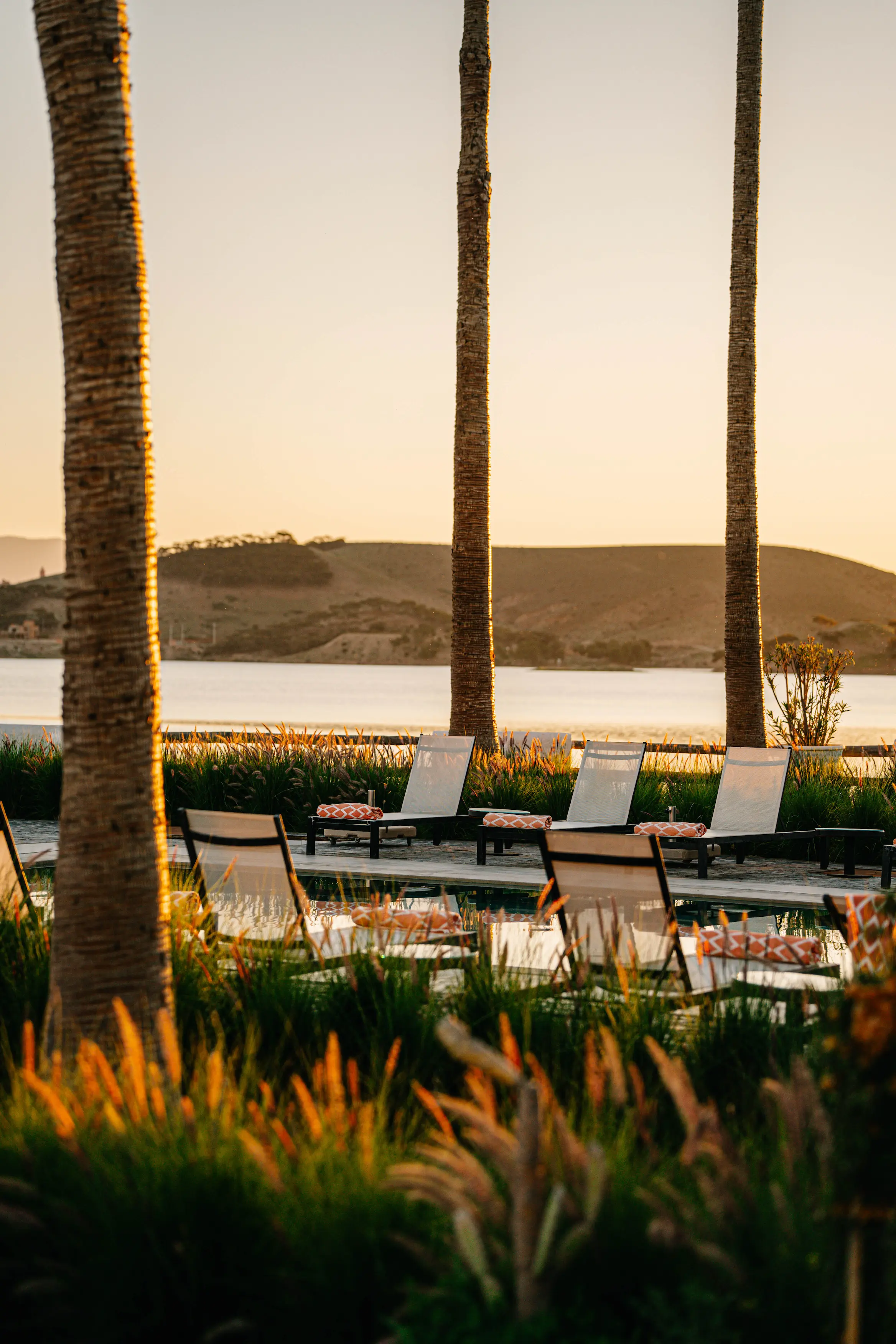 Alojamiento con vistas al lago cerca de Marrakech y piscina con vistas a Lalla Takerkoust